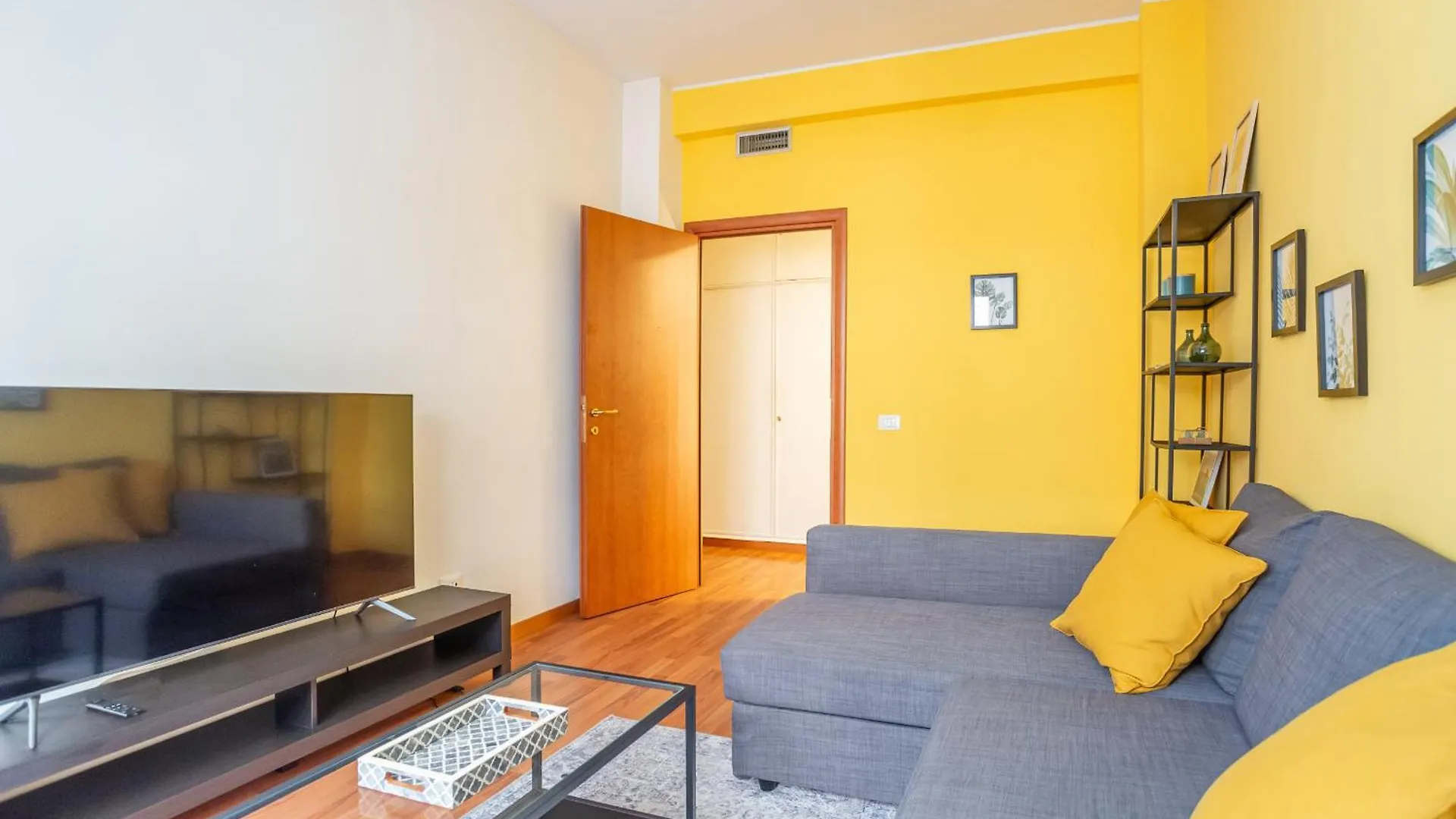 St Peters Colorful 3Bdr Apartment Rome 0*,  Italy