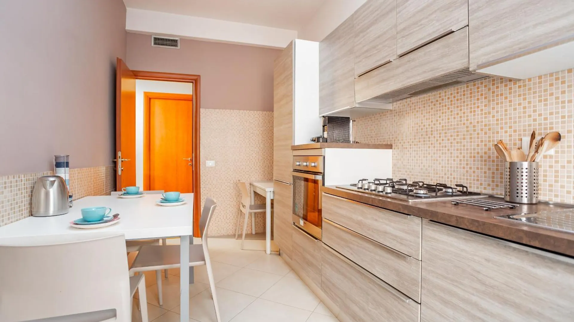 St Peters Colorful 3Bdr Apartment Rome