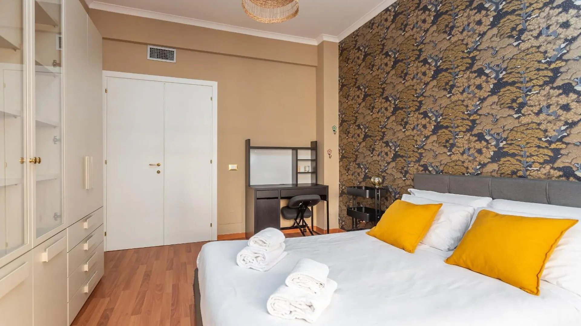 St Peters Colorful 3Bdr Apartment Rome