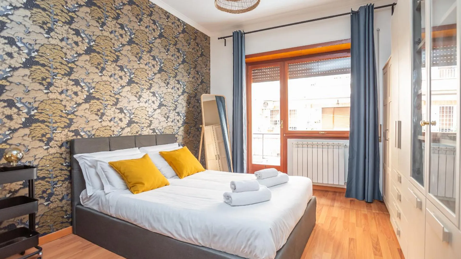 St Peters Colorful 3Bdr Apartment Rome