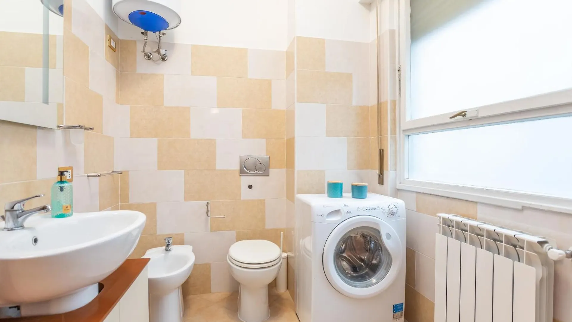 St Peters Colorful 3Bdr Apartment Rome