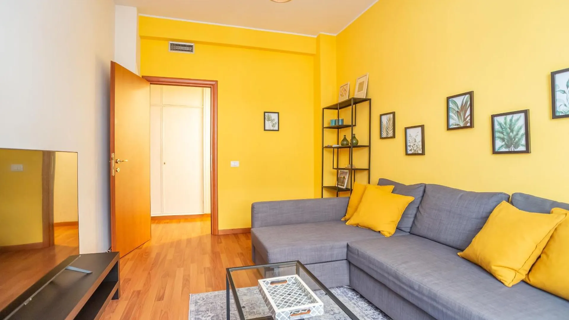 St Peters Colorful 3Bdr Apartment Rome