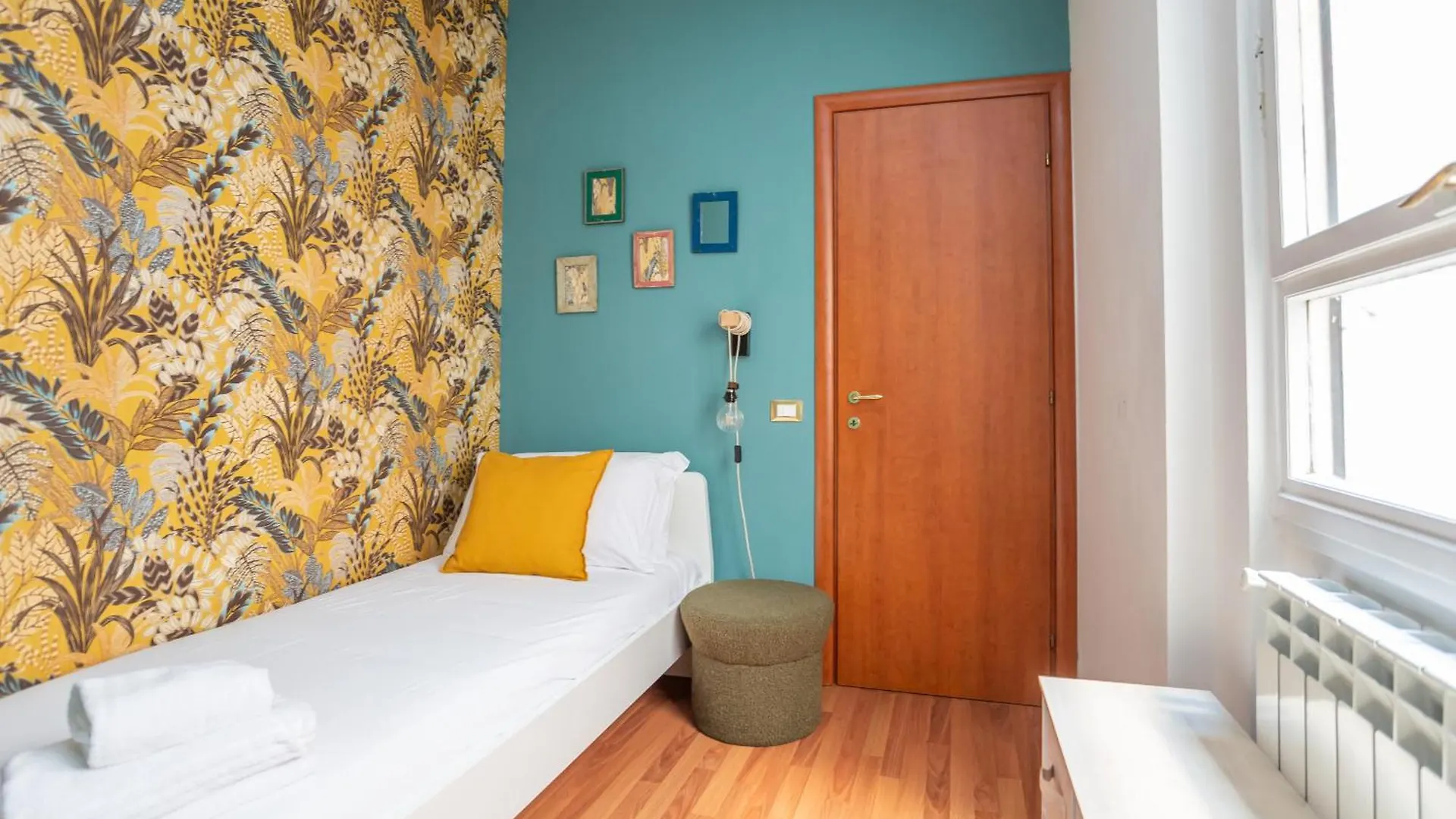 St Peters Colorful 3Bdr Apartment Rome 0*,  Italy