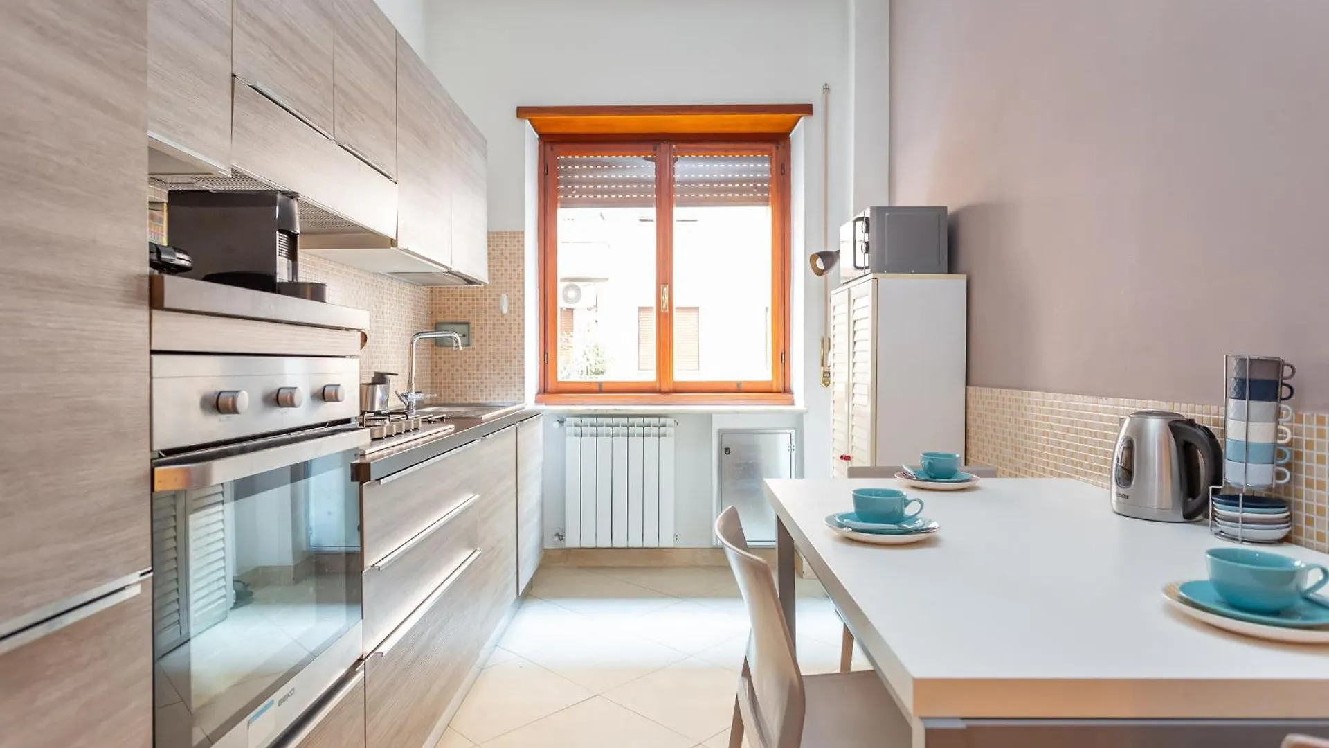 St Peters Colorful 3Bdr Apartment Rome