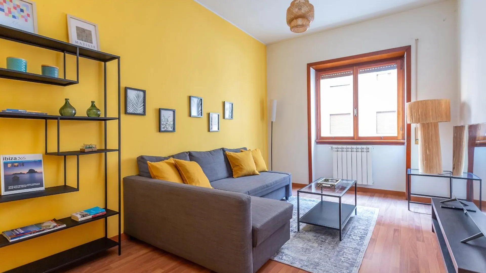 St Peters Colorful 3Bdr Apartment Rome