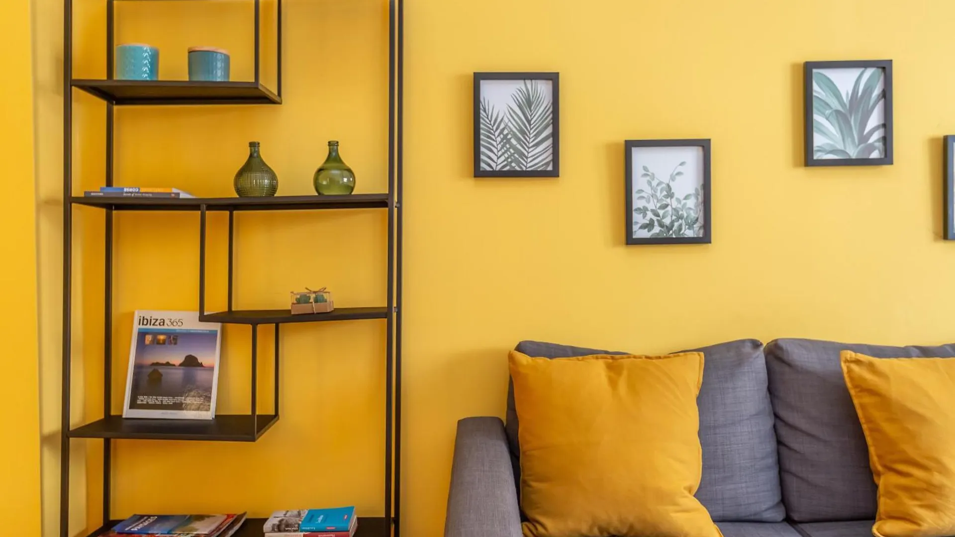 St Peters Colorful 3Bdr Apartment Rome